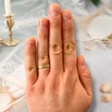 Arany Karikagyűrűk 14 karátos Fehér és Sárga arany vésett karikagyűrű (Nr.35) webshop