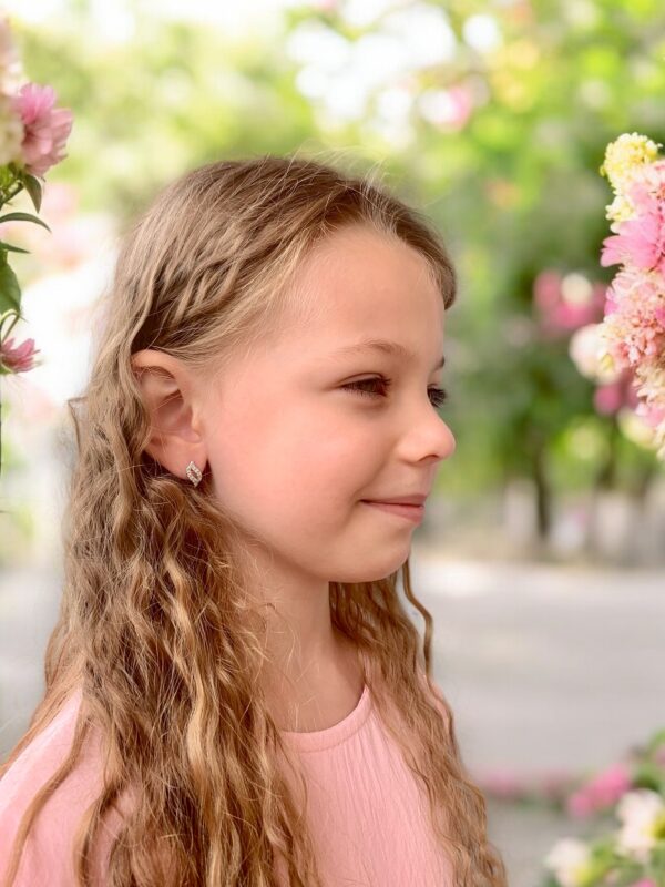 Arany Kislány fülbevalók 14 karátos Hullámos köves fülbevaló fehér arany (Nr.53) webshop