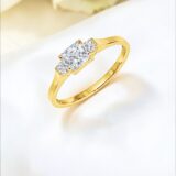 Arany Gyűrűk 14 karátos Gyűrű sárga arany négyzetes 3 köves elegáns fazon (Nr.54) webshop Arany Gyűrűk 14 karátos Gyűrű sárga arany négyzetes 3 köves elegáns fazon (Nr.54) webshop