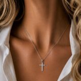 Arany Medálok 14 karátos Medál , fehér arany köves kereszt (Nr.29) webshop
