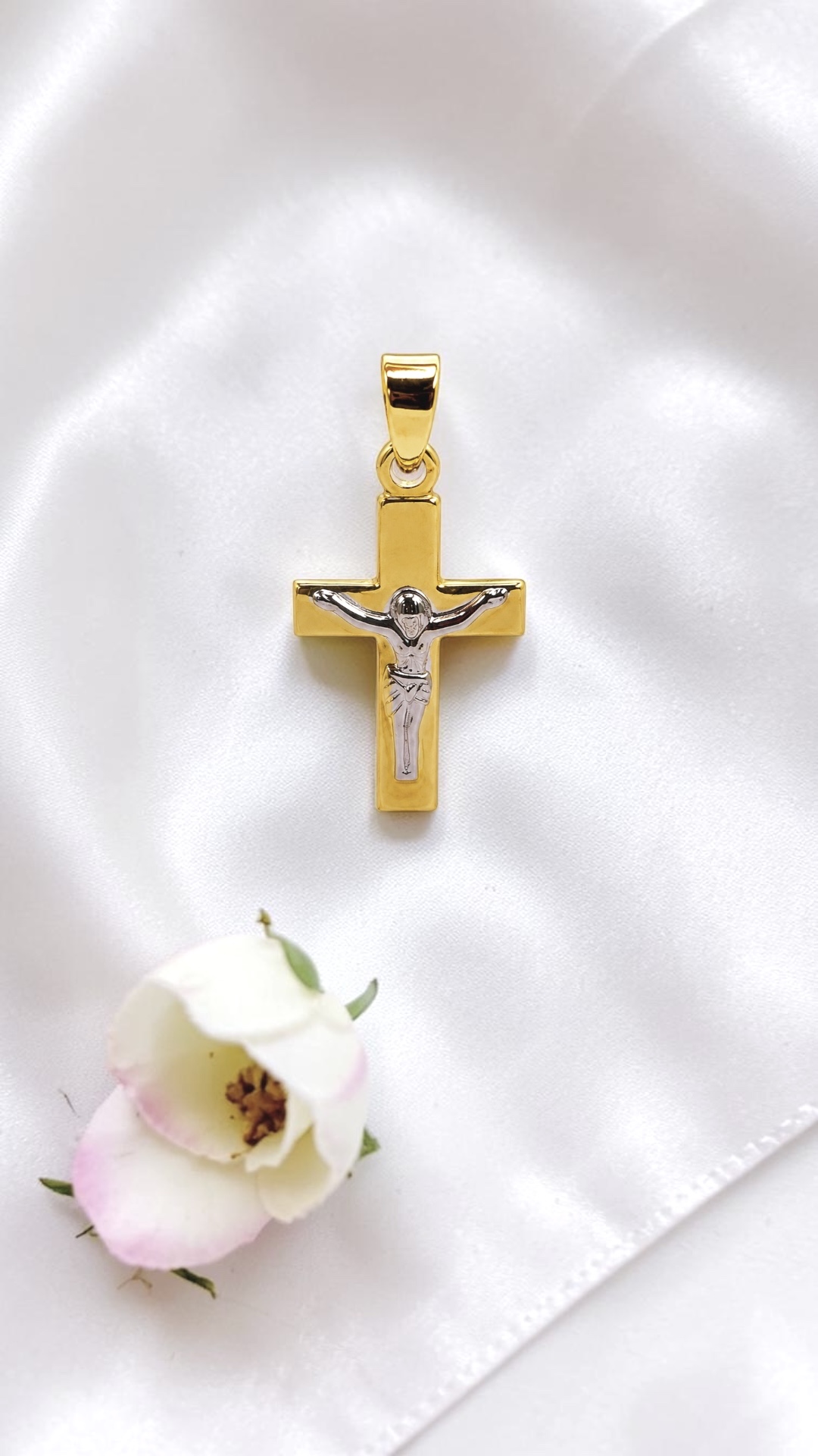 Arany Medálok 14 karátos Medál , Kereszt Jézuskával (Nr.65) webshop Medál , Kereszt Jézuskával (Nr.65)